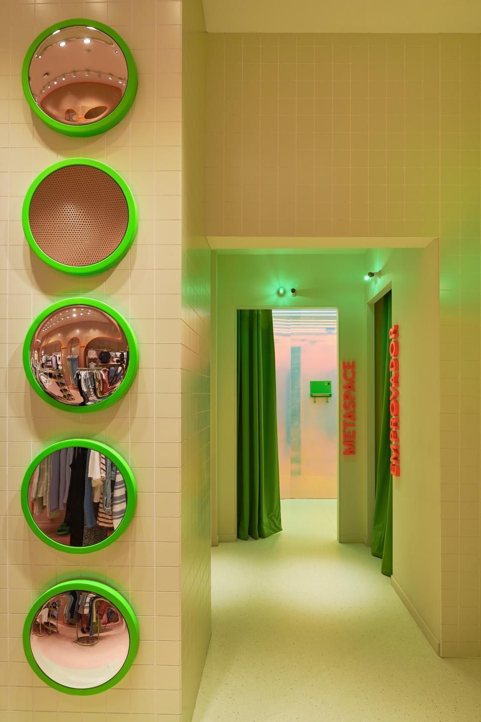 Citrus-inspired interior design of the first Mango Teen store in Barcelona, featuring vibrant mirrors and green accents.