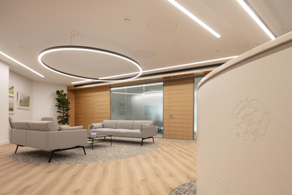 Radii Planet combines timber and curved glazing for meeting rooms and offices at Evelyn Partners Leeds.