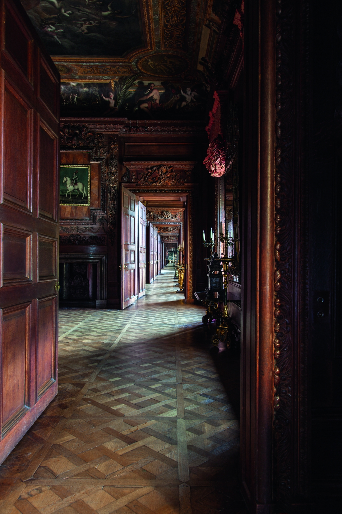 Chatsworth House. State Apartment enfilade along the South Front, the length of which appears doubled by a panel of mirror glass at its end. Courtesy © Derry Moore | Prestel