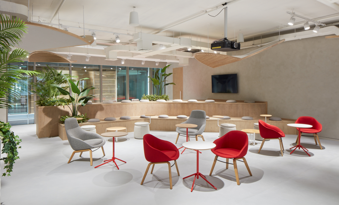 Roar Design Studio - Middle Eastern headquarters of leading Japanese pharmaceutical company Takeda, located in Dubai’s pioneering business district, One Central. 