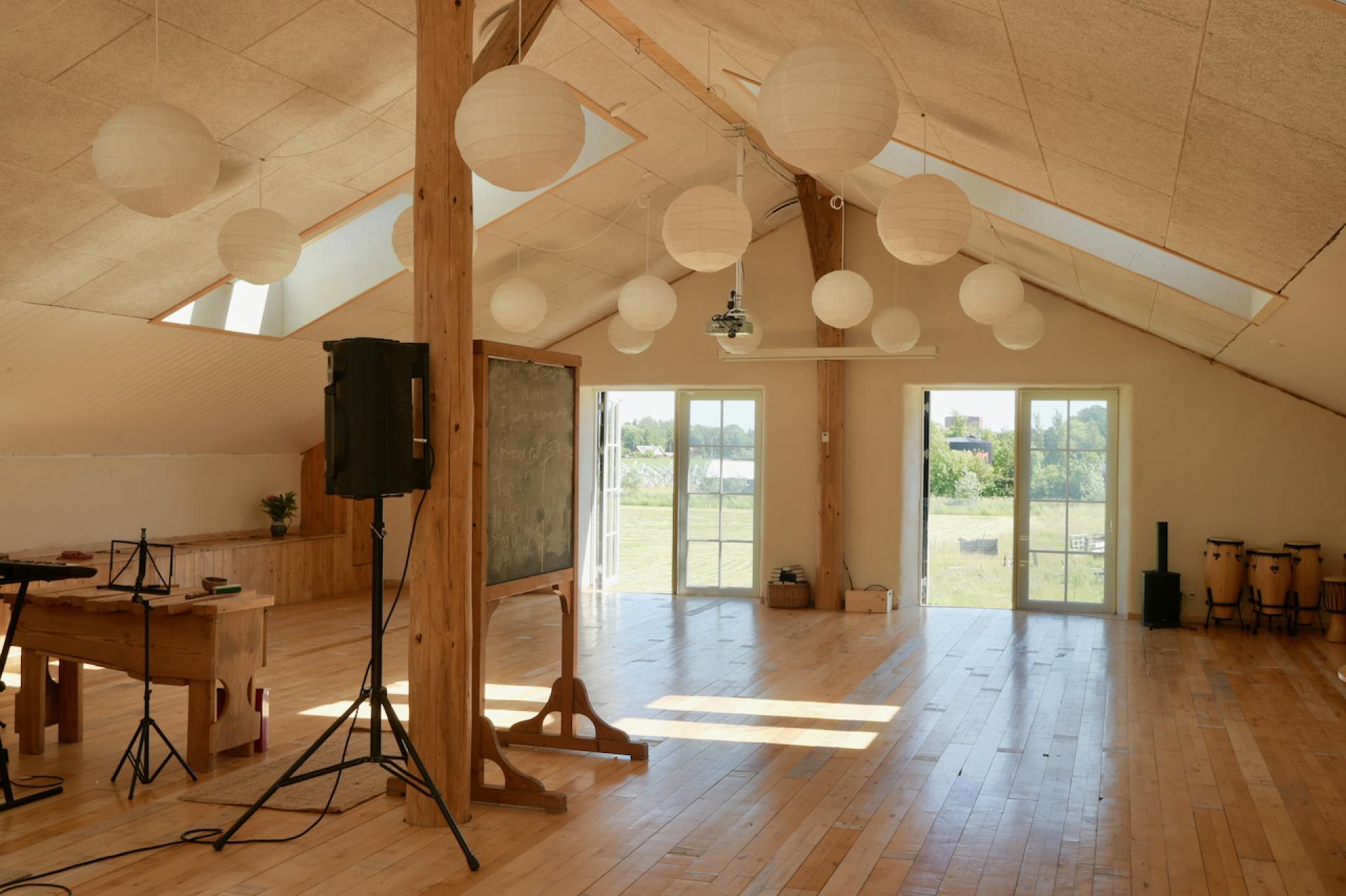 Carbon-12: EcoCocon, straw panel construction. 