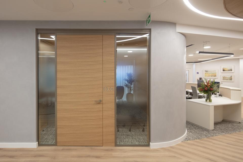 Radii Planet combines timber and curved glazing for meeting rooms and offices at Evelyn Partners Leeds.