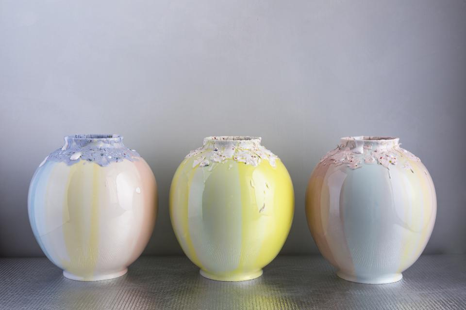 Three vibrant Bottega d’Arte vases with pearly iridescent effects and unique shapes by Coralla Maiuri.