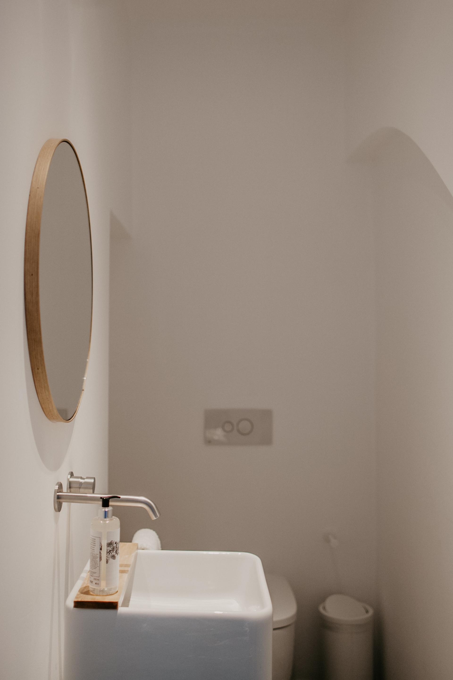 Stylish bathroom showcasing the Quadrodesign Source collection with a modern sink, mirror, and minimalist decor.