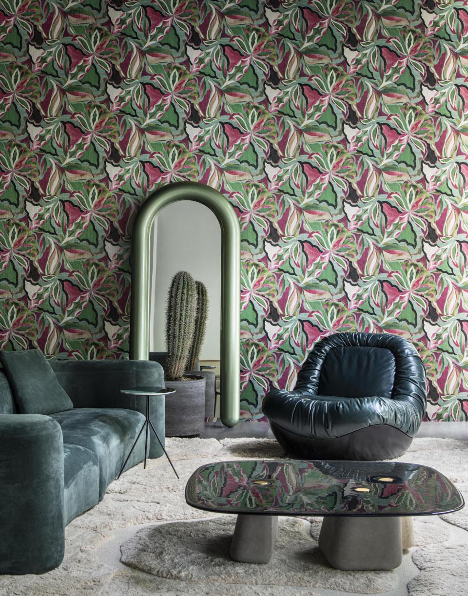 Stylish living room featuring bold floral wallpaper, plush seating, and modern decor inspired by Arte's Tangram collection.