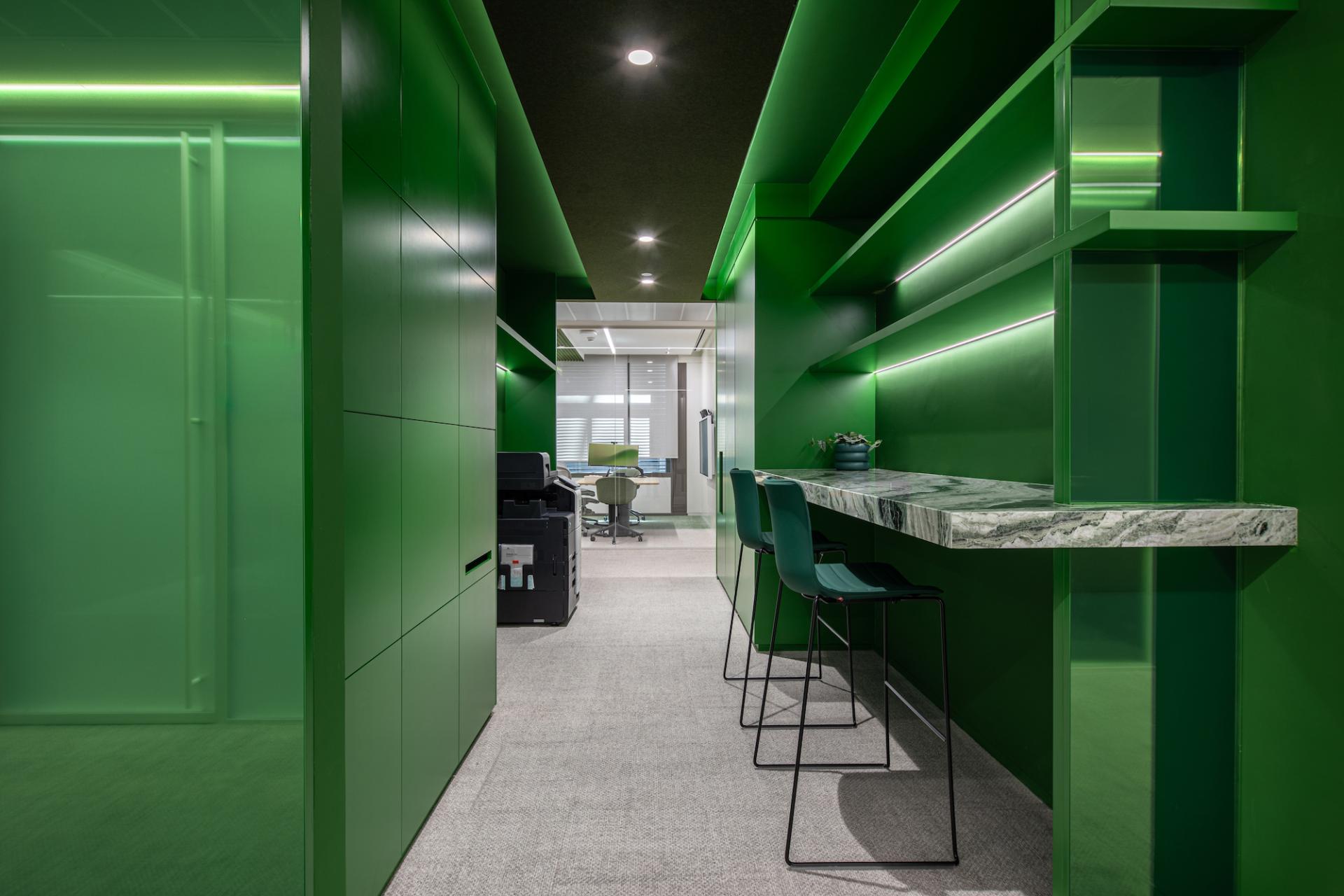 Vibrant green workspace in Dubai featuring modern design elements and a sleek, nature-inspired color palette.