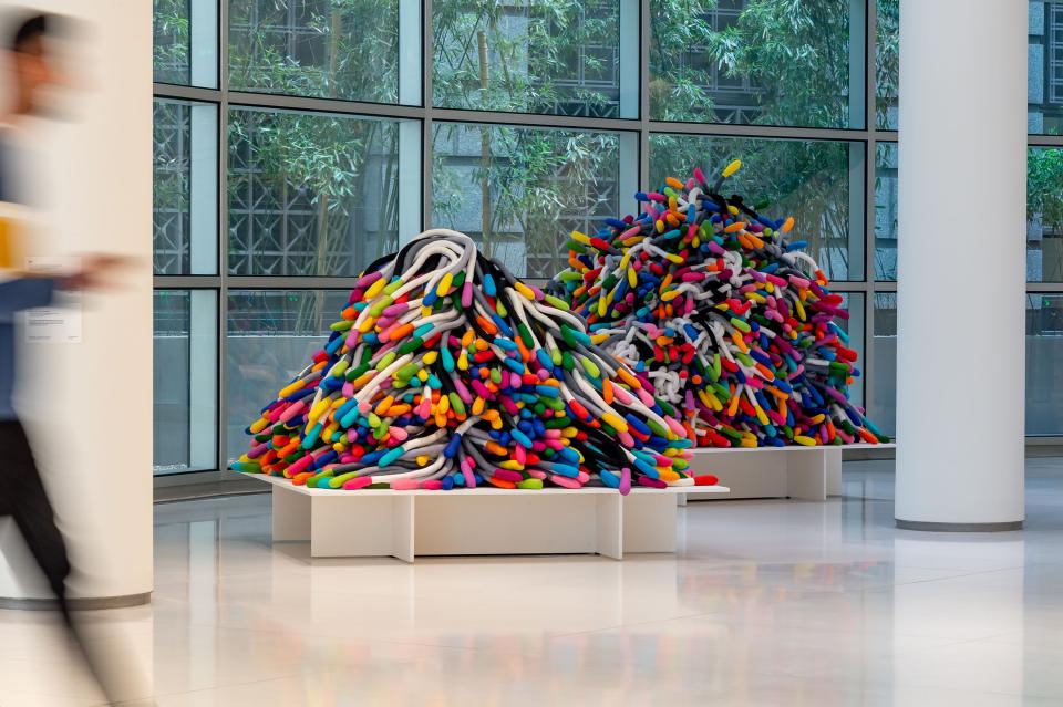 Colorful textile sculptures by Anna Ray highlight the City of London’s weaving heritage in a vibrant exhibition space.