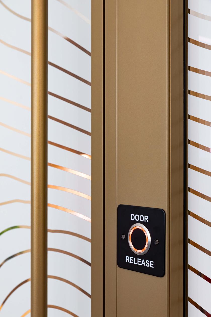 Radii supports tp bennett & Overbury with bespoke bronze framed glazed partitions at banking HQ in London.