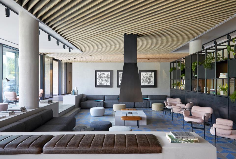 Chic interior design of PURO Kraków Kazimierz, featuring modern furniture, artwork, and a warm atmosphere by Conran+Partners.