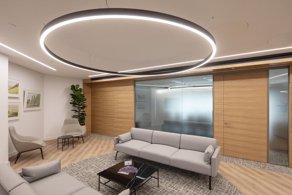 Radii Planet combines timber and curved glazing for meeting rooms and offices at Evelyn Partners Leeds.