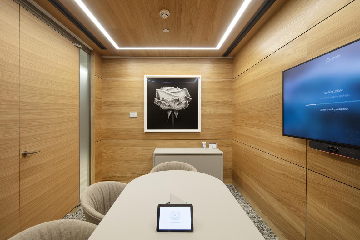 Radii Planet combines timber and curved glazing for meeting rooms and offices at Evelyn Partners Leeds.