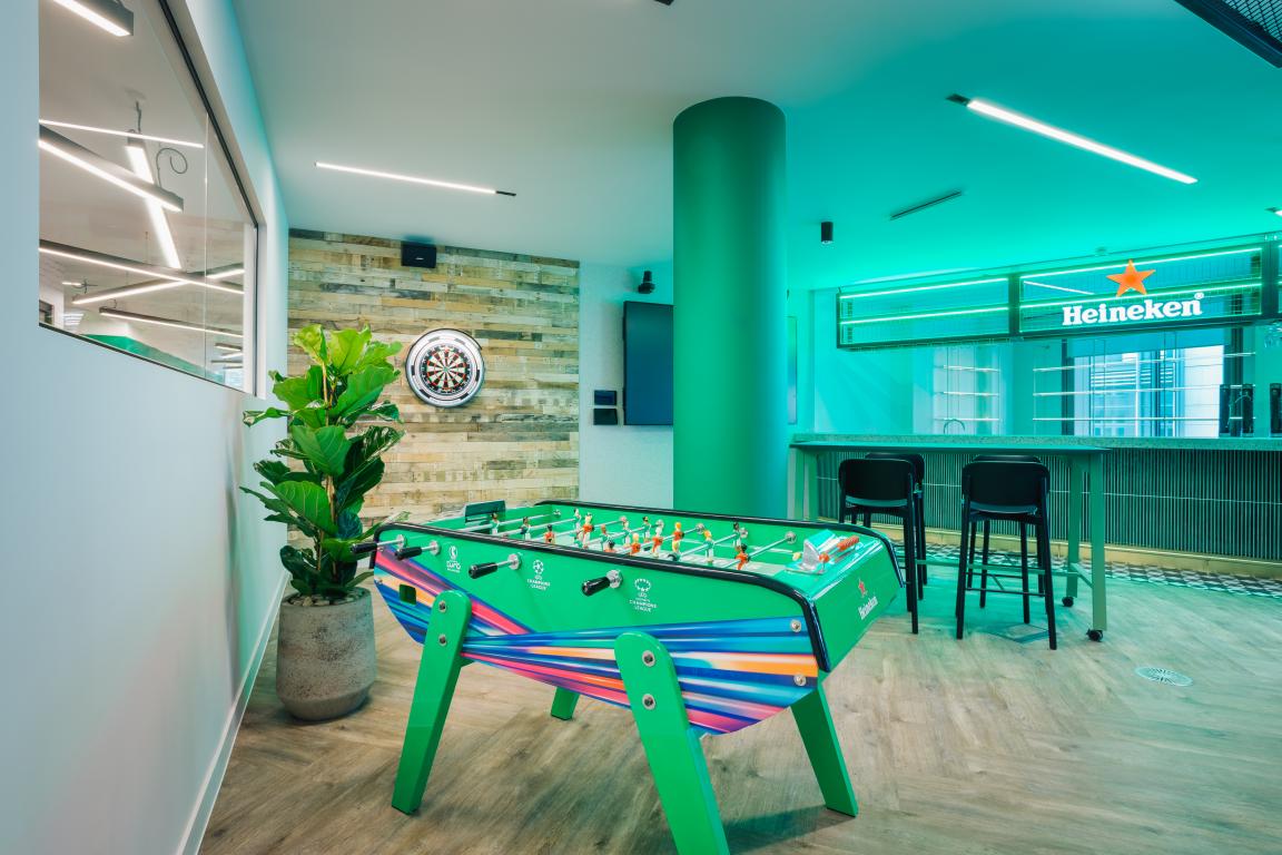 Benholm supports Claremont in bringing warmth, texture and vitality to HEINEKEN UK Edinburgh & London.