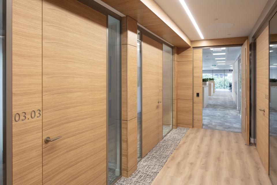 Radii Planet combines timber and curved glazing for meeting rooms and offices at Evelyn Partners Leeds.