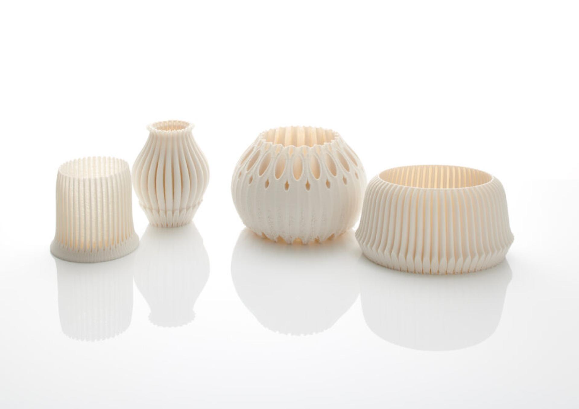 Elegant 3D-printed decorative vases in various shapes, showcasing innovative design and modern manufacturing techniques for 2024.
