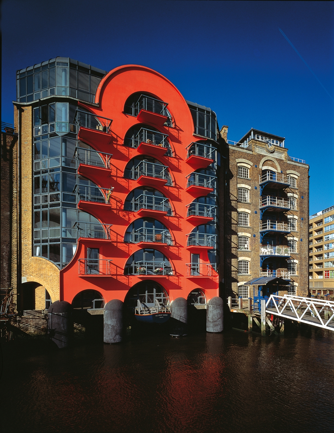 CZWG Architects, China Wharf, London, 1988. Credit: John and Jo Peck