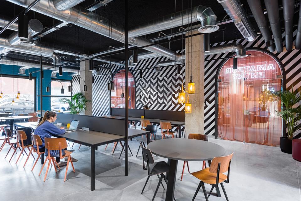 Stylish co-working space in The Student Hotel Barcelona, featuring modern decor, vibrant colors, and collaborative seating arrangements.