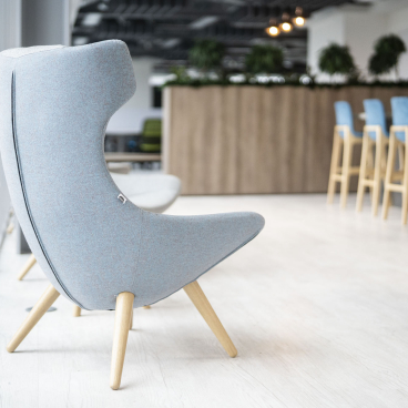 Stylish grey ergonomic chair designed for collaborative workspaces, enhancing comfort and creativity in modern office environments.
