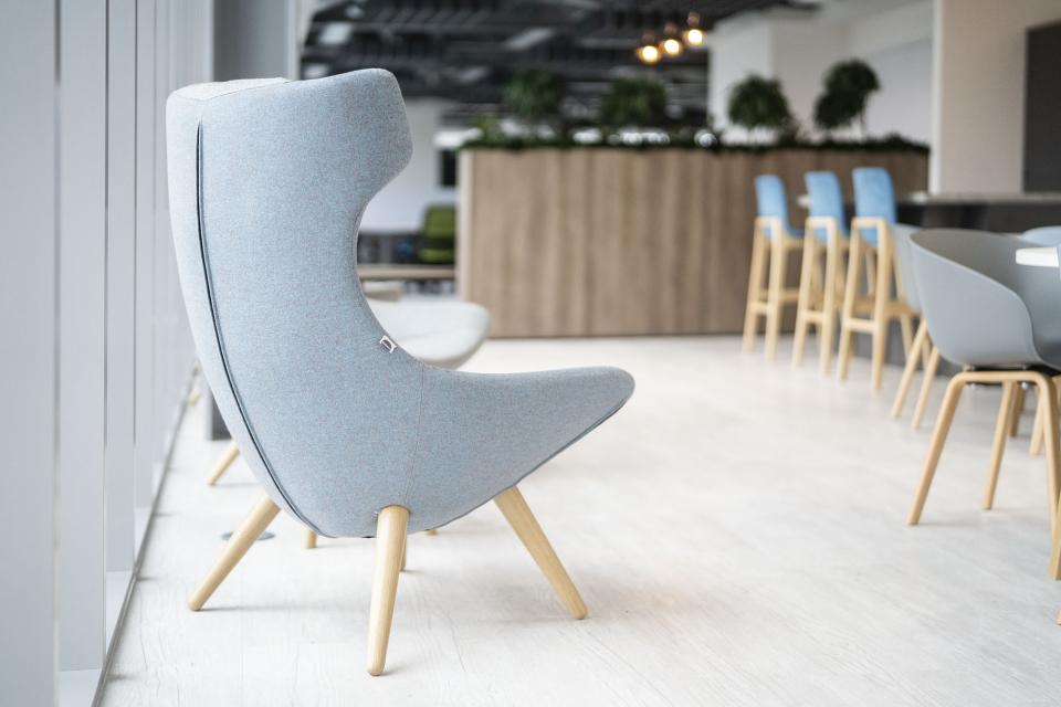 Stylish grey ergonomic chair designed for collaborative workspaces, enhancing comfort and creativity in modern office environments.
