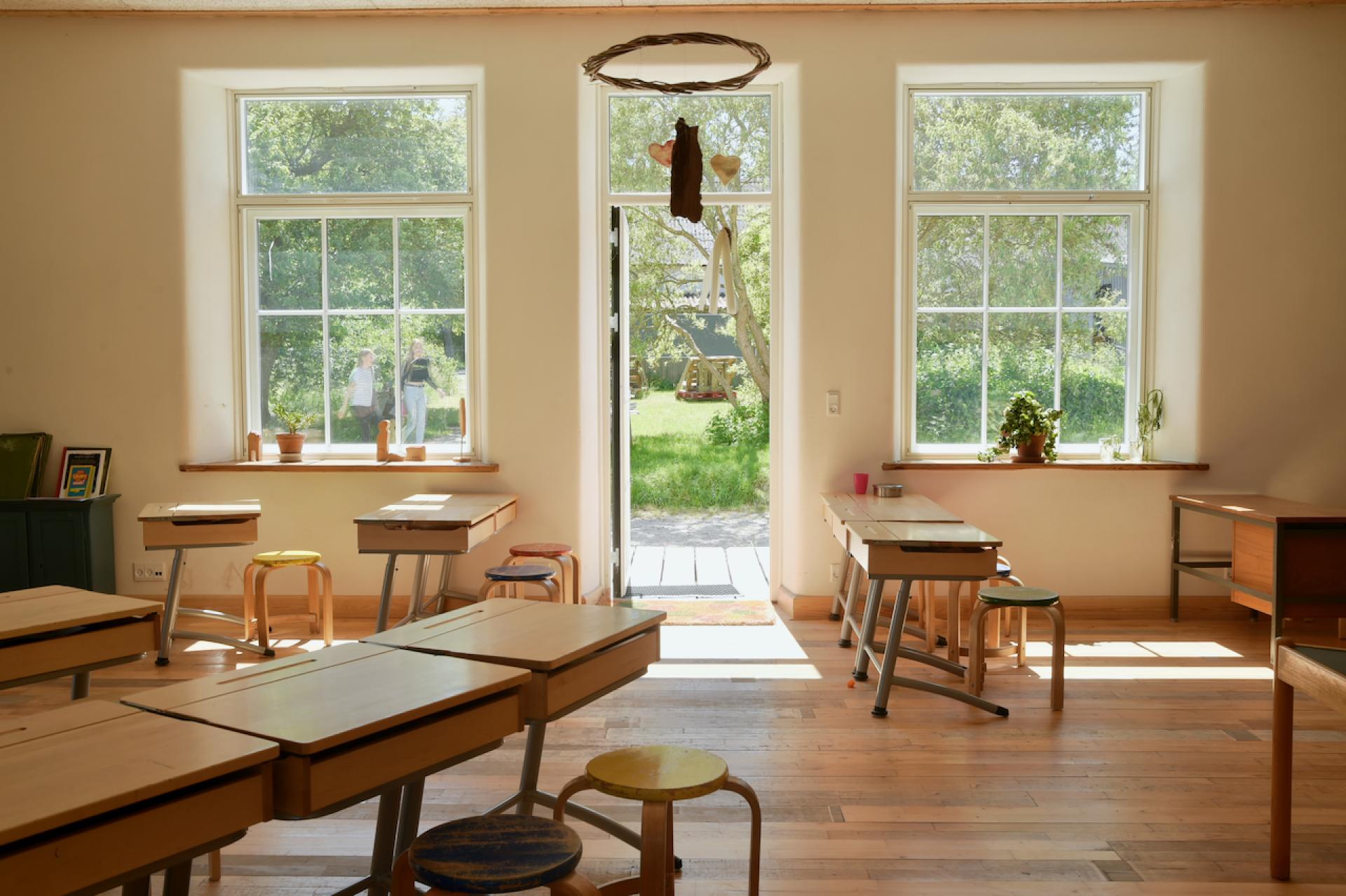 Carbon-12: EcoCocon, straw panel construction. 