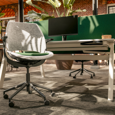 Be Hybrid task chair designed for sustainable workspaces, featuring recycled materials in a modern office setting.