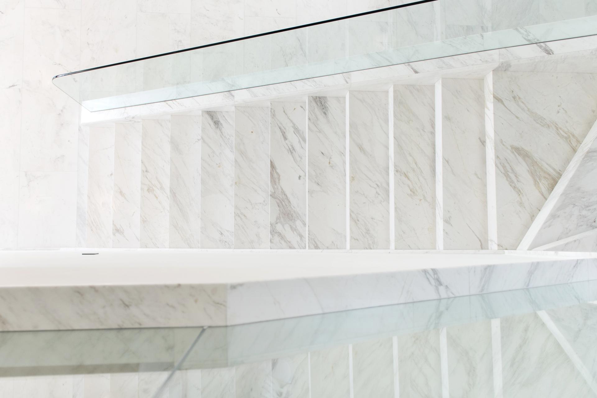 Elegant marble staircase with minimalist design, reflecting the luxurious lifestyle of The Palm Jumeirah in Dubai.