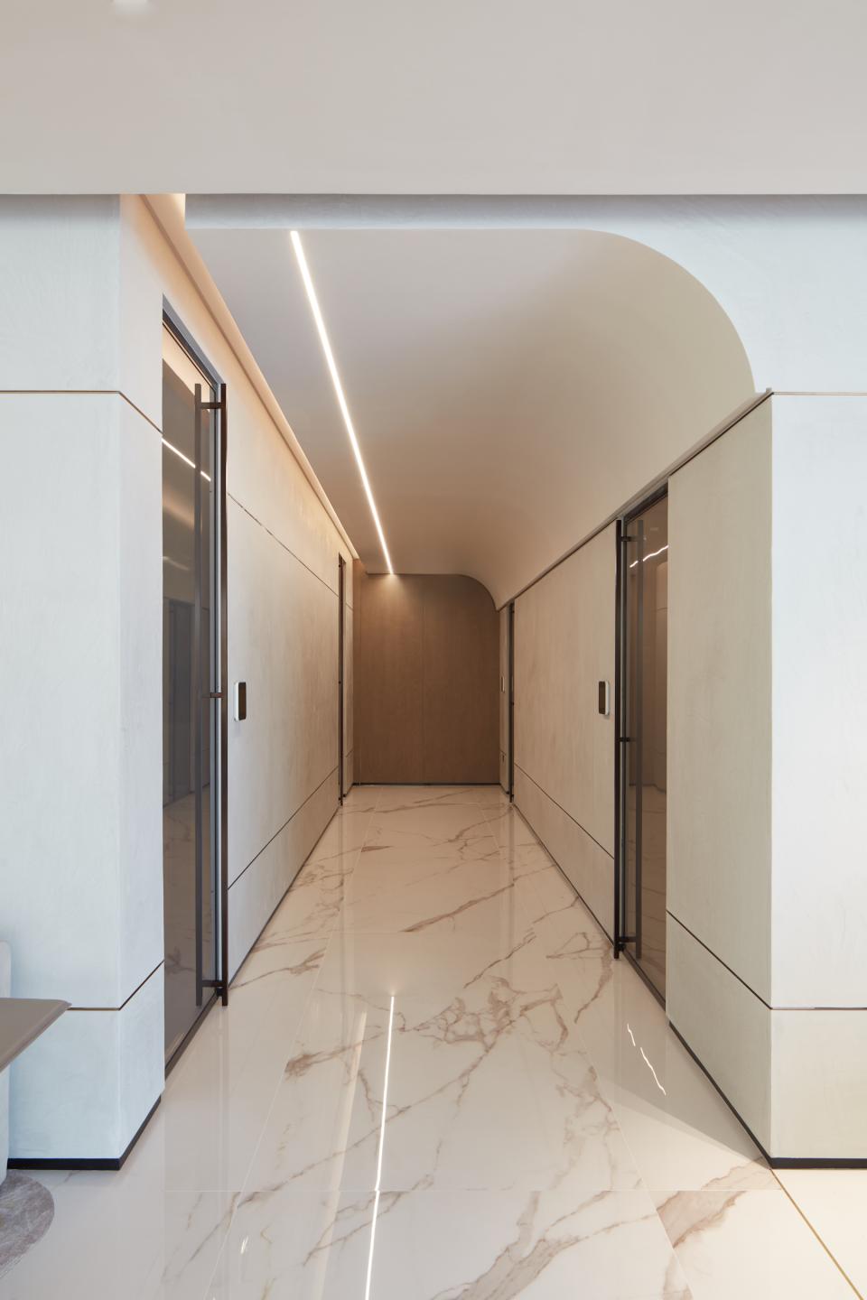 Elegant hallway design in Dubai Internet City management offices featuring sleek glass doors and marble flooring.