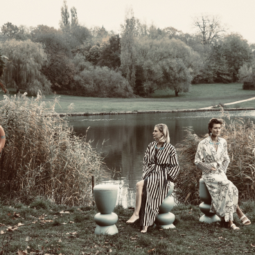 Curvaceous stools designed by Sella Concept, set against the serene backdrop of Hampstead Ladies’ Pond in London.