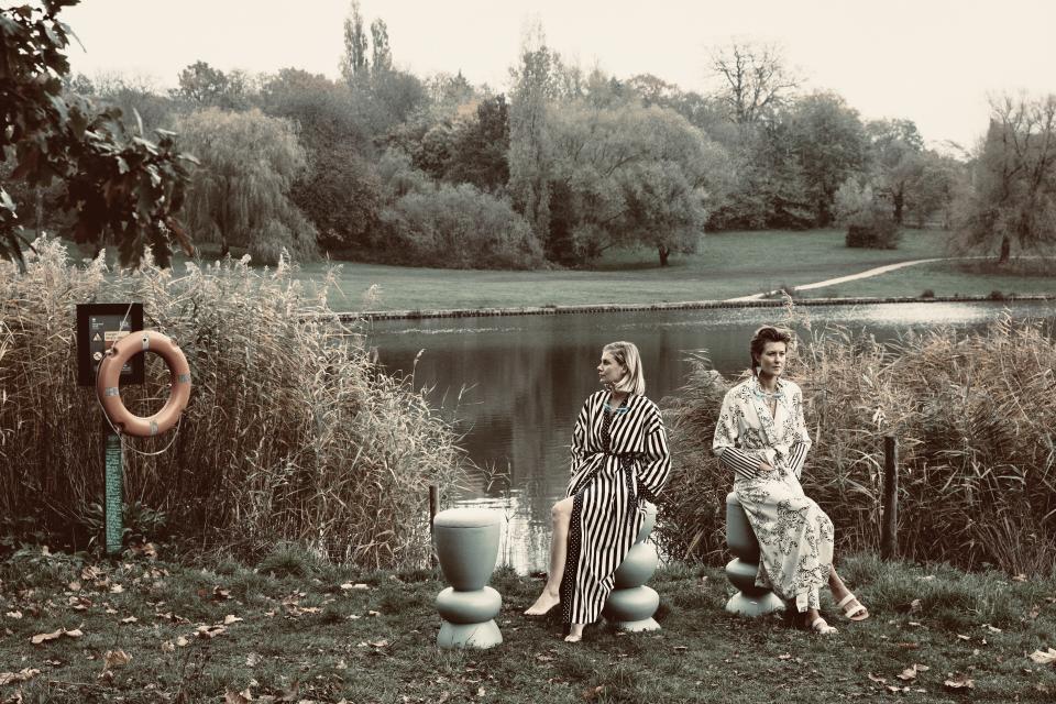Curvaceous stools designed by Sella Concept, set against the serene backdrop of Hampstead Ladies’ Pond in London.
