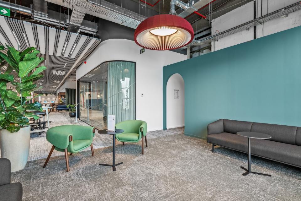 Toad & Line lamps by lumenear selected by CAPTIF Office Architects for Brussels Airlines.