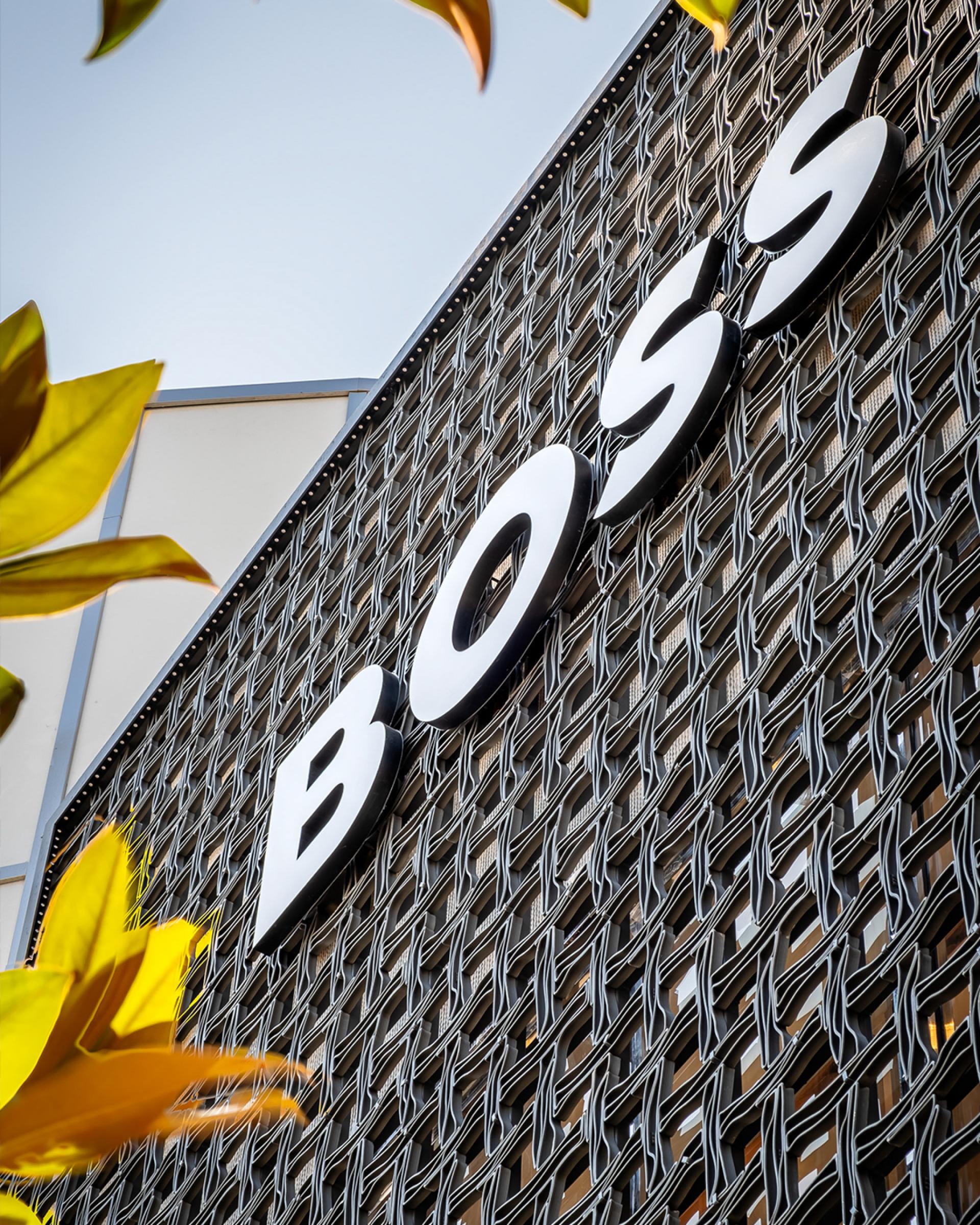 BOSS store front featuring an innovative 3D printed façade made from recycled materials at İstinye Park, Istanbul.