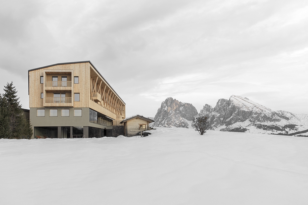 Exterior views ©Gustav Willeit