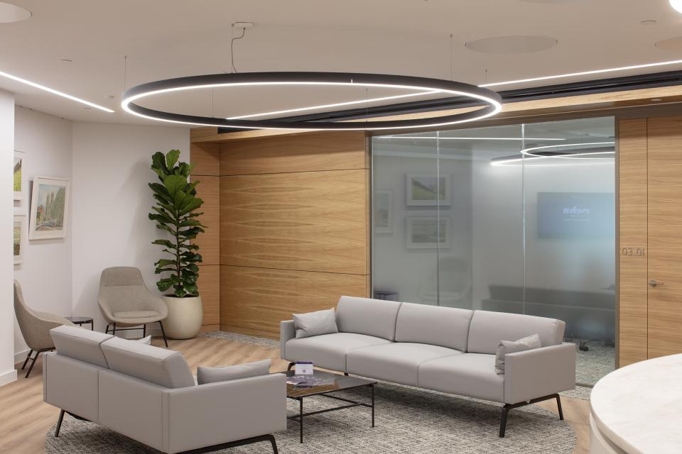 Radii Planet combines timber and curved glazing for meeting rooms and offices at Evelyn Partners Leeds.