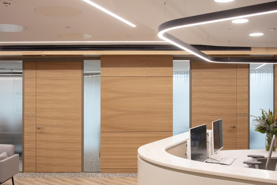 Radii Planet combines timber and curved glazing for meeting rooms and offices at Evelyn Partners Leeds.