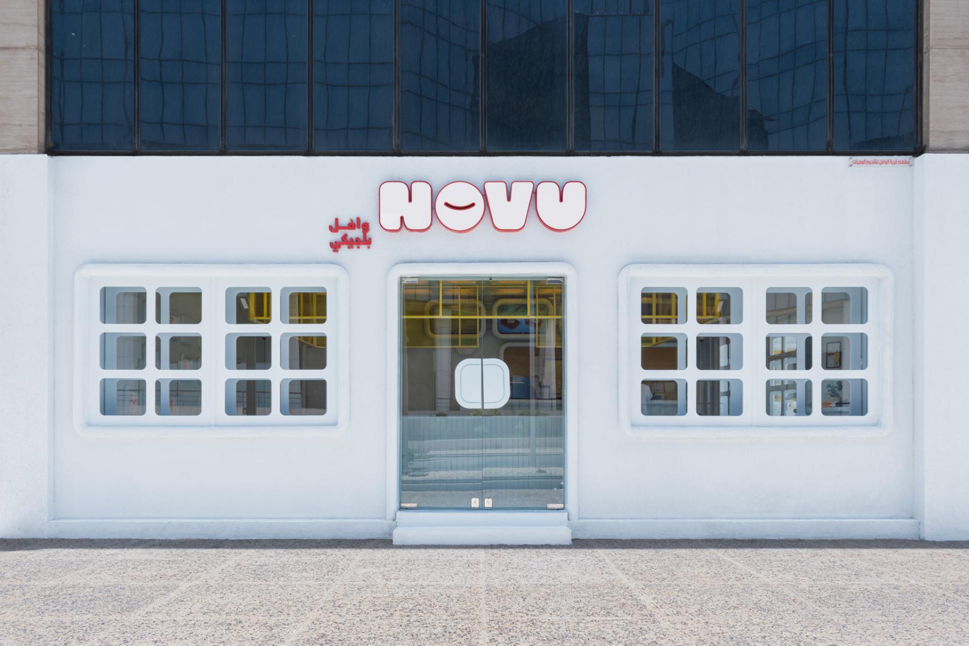 Futuristic facade of Novu Waffle by Masquespacio, showcasing innovative design with white walls and distinctive window patterns.