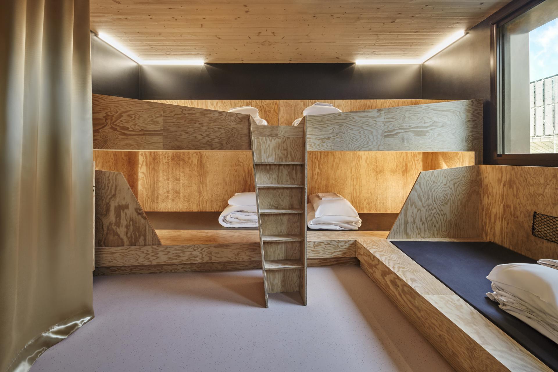 Stylishly designed bunk room at JO&JOE Paris Gentilly, showcasing modern accommodations for guests in a vibrant setting.