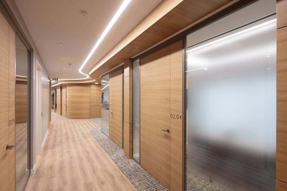 Radii Planet combines timber and curved glazing for meeting rooms and offices at Evelyn Partners Leeds.