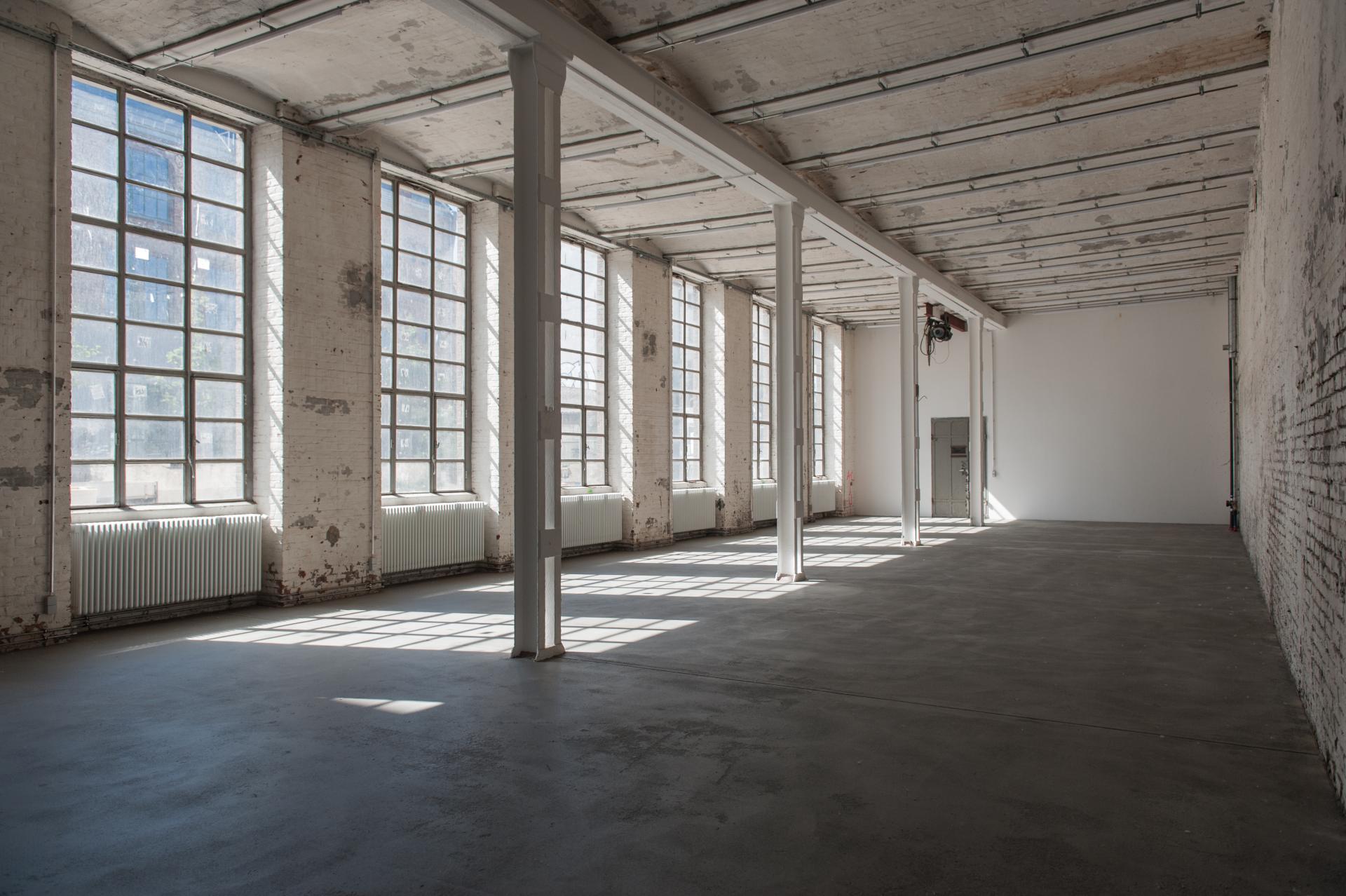 Spacious, light-filled interior of Lindower 22, showcasing the redevelopment of a former industrial site.
