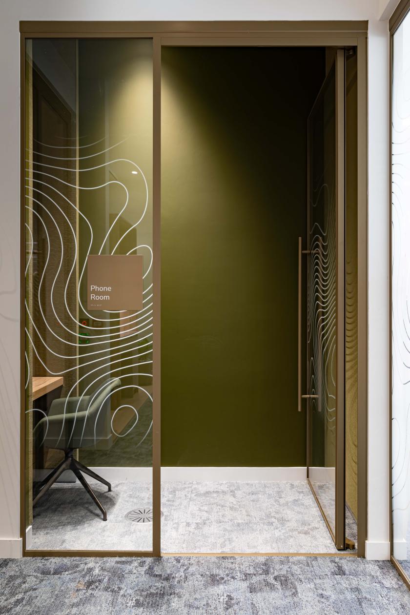 Radii supports tp bennett & Overbury with bespoke bronze framed glazed partitions at banking HQ in London.