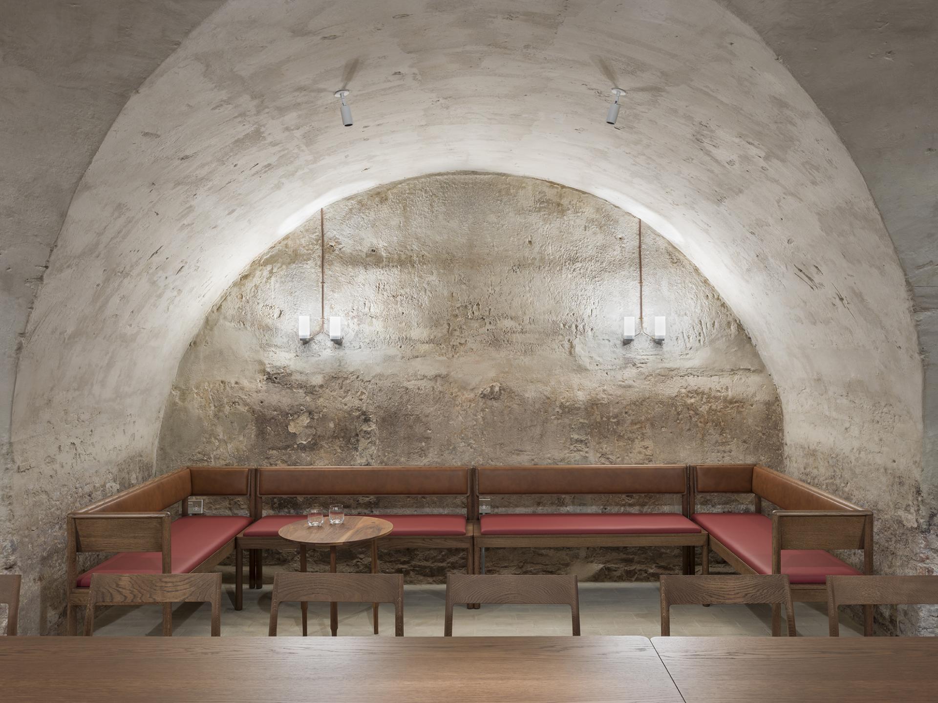 Carter Owers Studio reimagines the interiors of Skinners' Hall as 8½ London. 