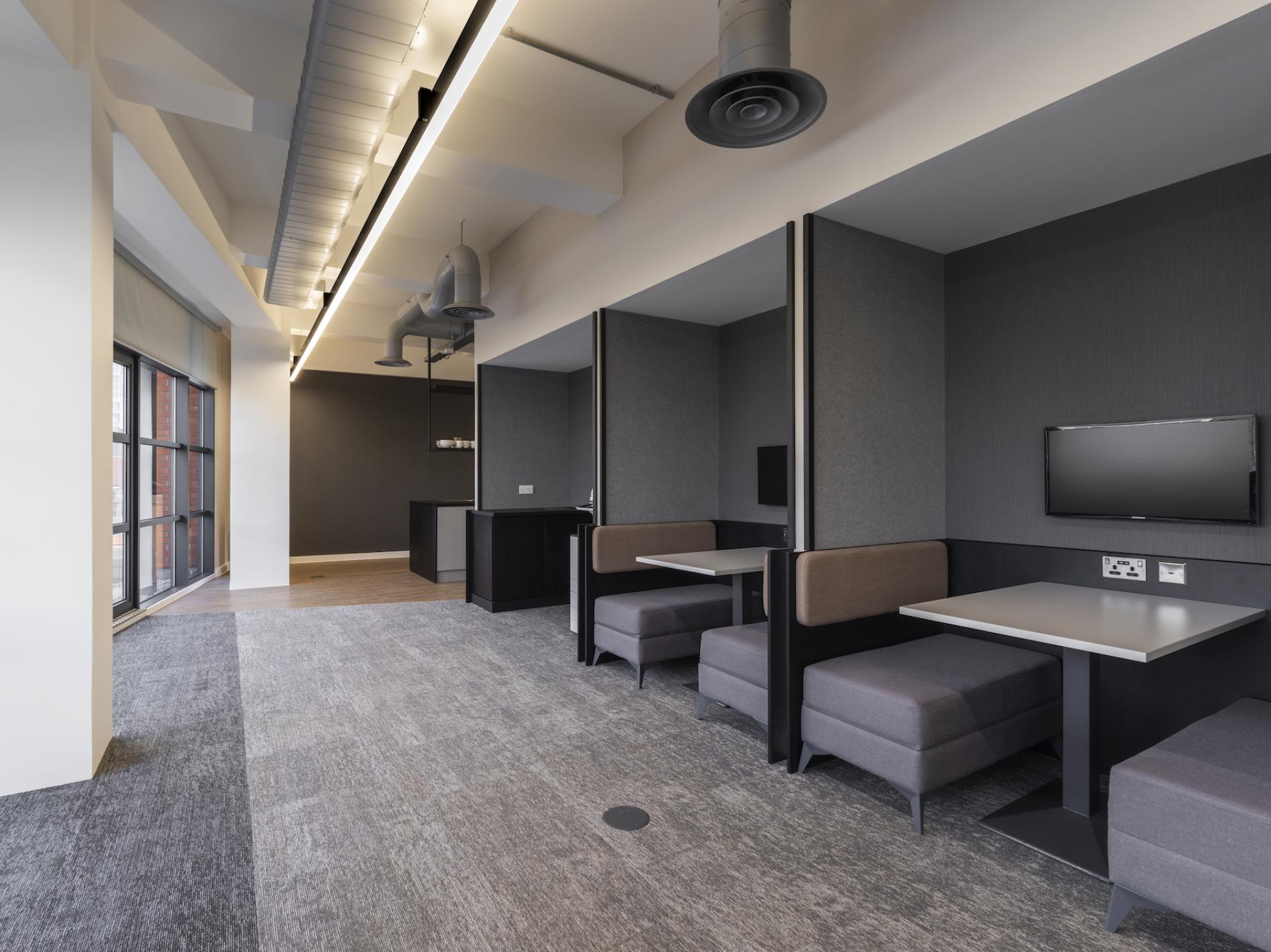 Contemporary workspace design featuring modular seating and modern amenities in Tosca Debt Capital's Manchester headquarters.
