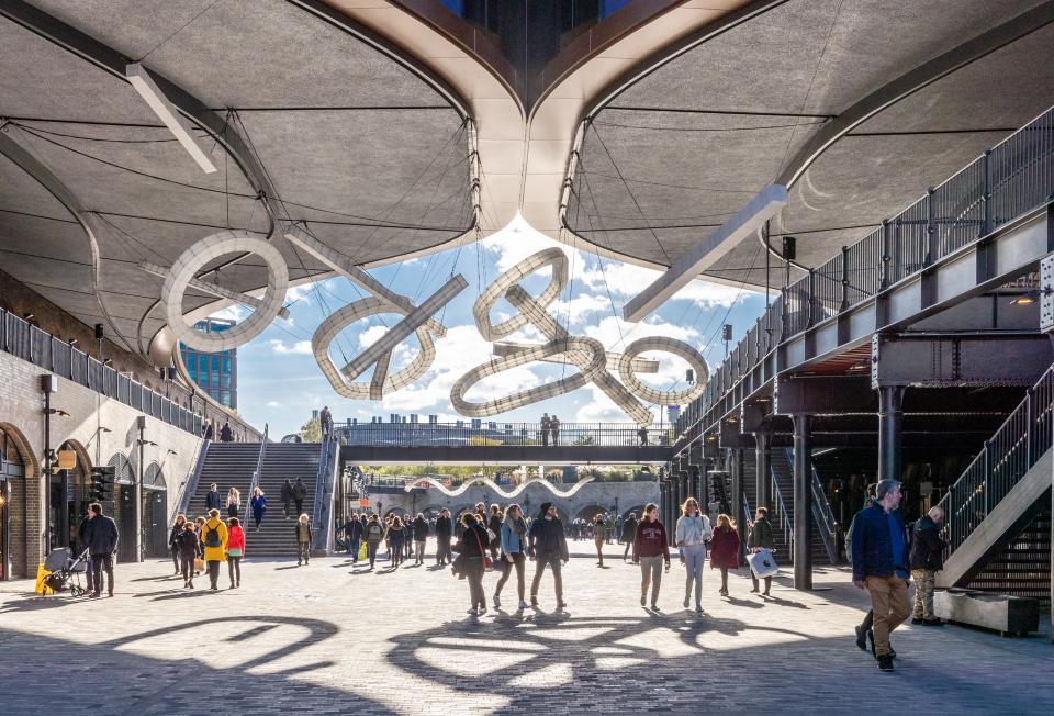 Giant sculptural lights by Studio Mieke Meijer illuminate Coal Drops Yard, creating a festive atmosphere for visitors.