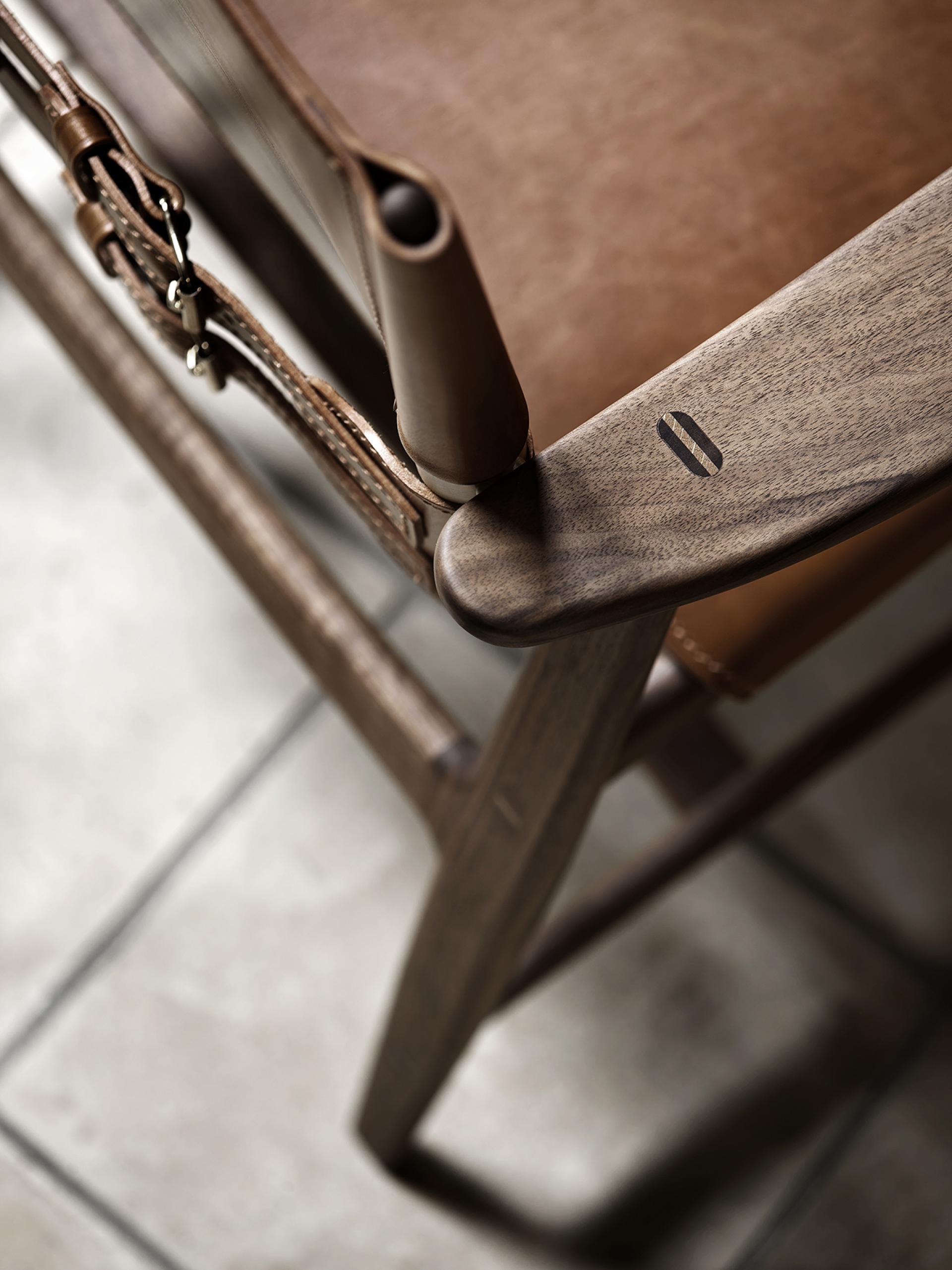 Elegant Huntsman Chair by Børge Mogensen, showcasing rich leather and fine woodworking details. Ideal for contemporary interiors.