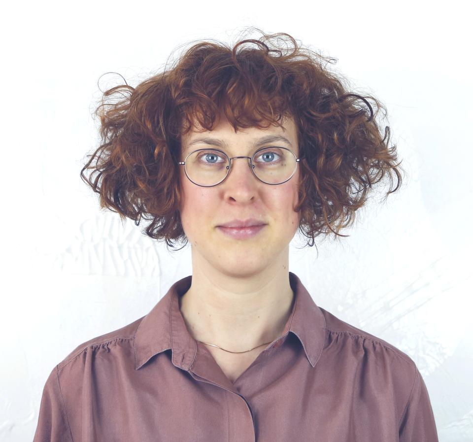 Paula Nerlich smiling, showcasing her interest in biomaterials research and circular economy principles against a neutral background.