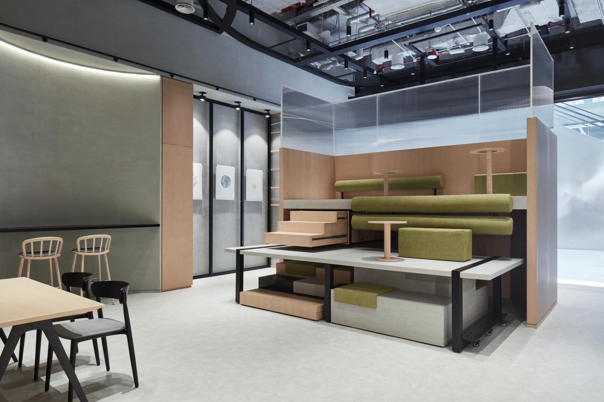 Versatile seating area in Dubai's Roar Studio, featuring modern design elements and colorful furniture for collaborative workspaces.