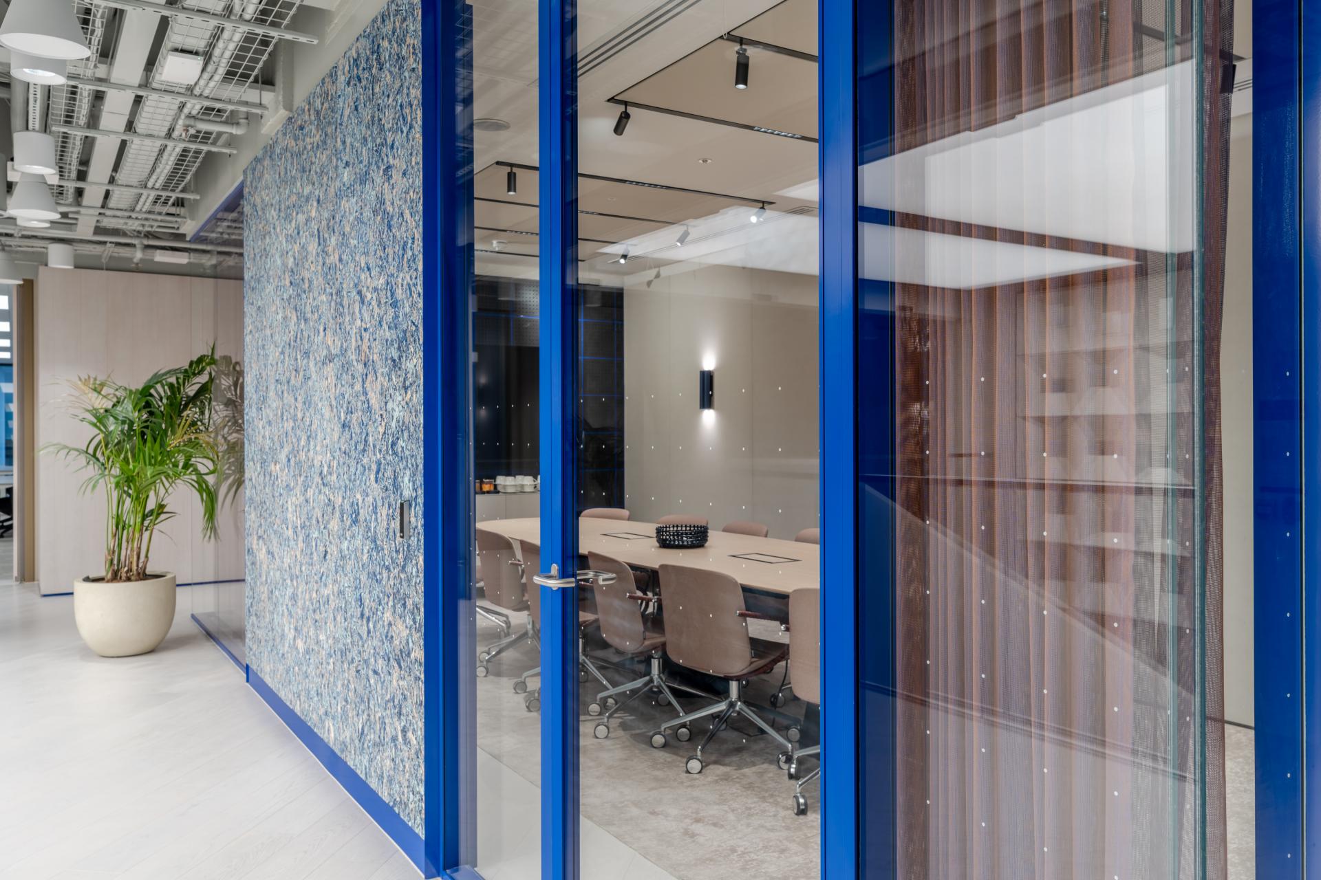 Exceptional experience: Basha Franklin crafts scheme for Myo with tailored glazed partition package from Radii.