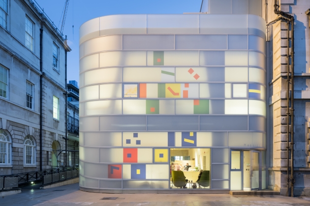 All photography courtesy of Surface Design Awards. Maggie’s Centre Barts, London as Supreme Winner by Steven Holl Architects