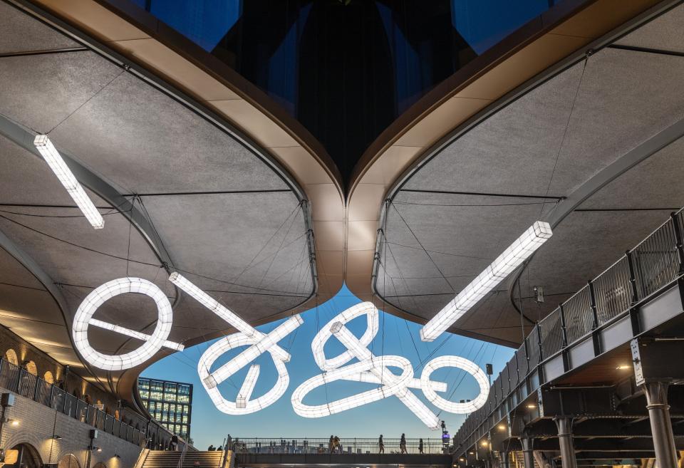 Giant sculptural lights by Studio Mieke Meijer illuminate Coal Drops Yard's ceiling, creating a festive atmosphere in Eindhoven.