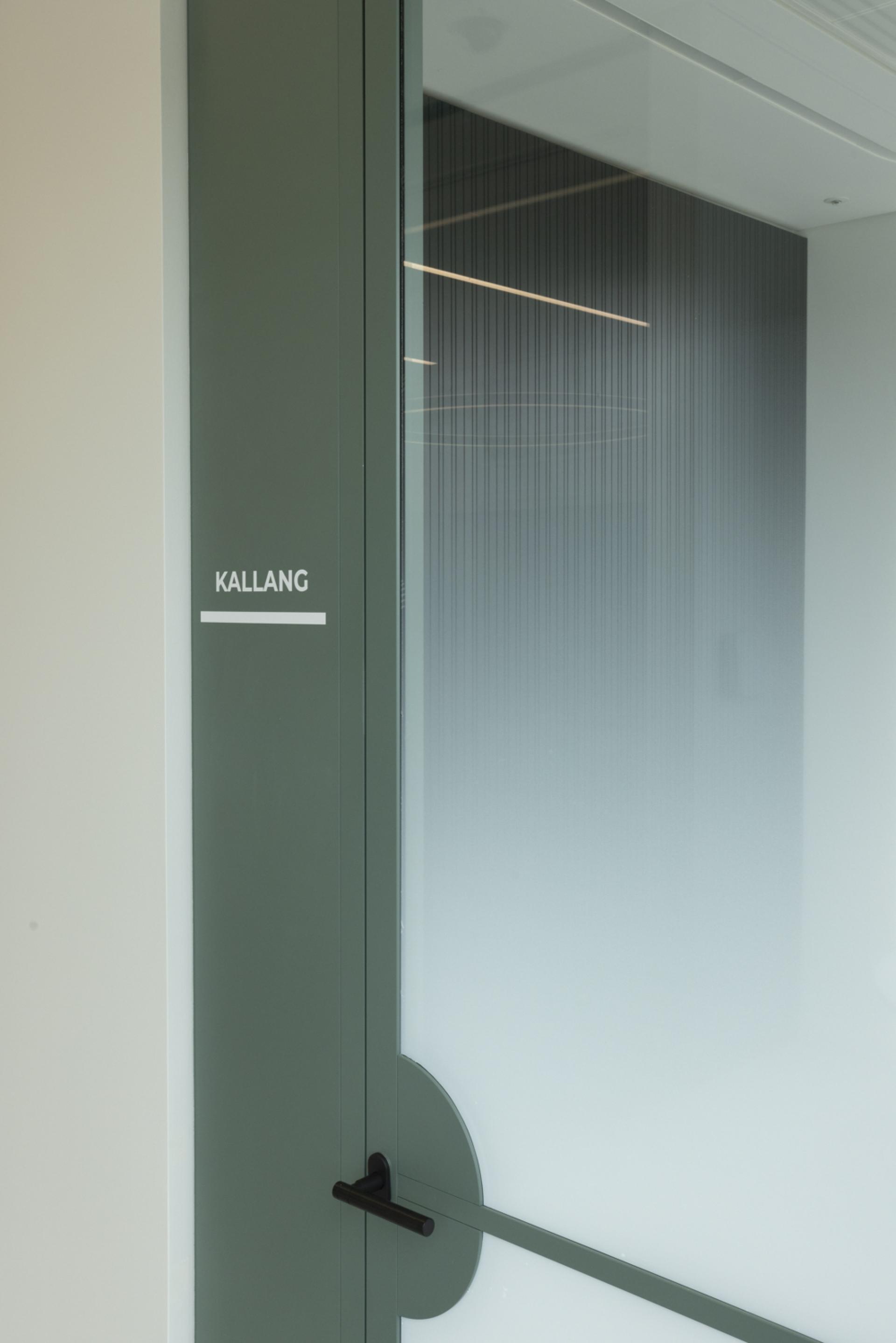 Bespoke door designs and high-end office partitions by Radii for Goodwin Procter.