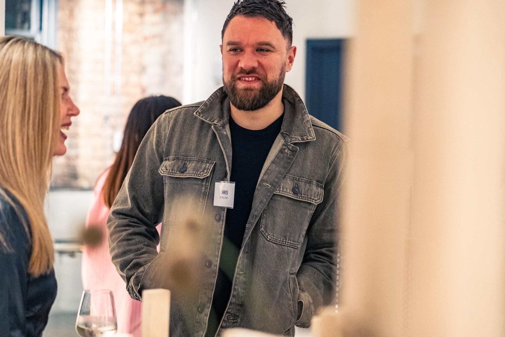 Networking event focused on sustainability, featuring individuals discussing strategies for achieving Net Zero emissions.