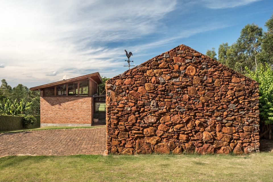 Modern holiday home designed by Solo Arquitetos in Brazil, featuring a unique combination of stone and brick materials.